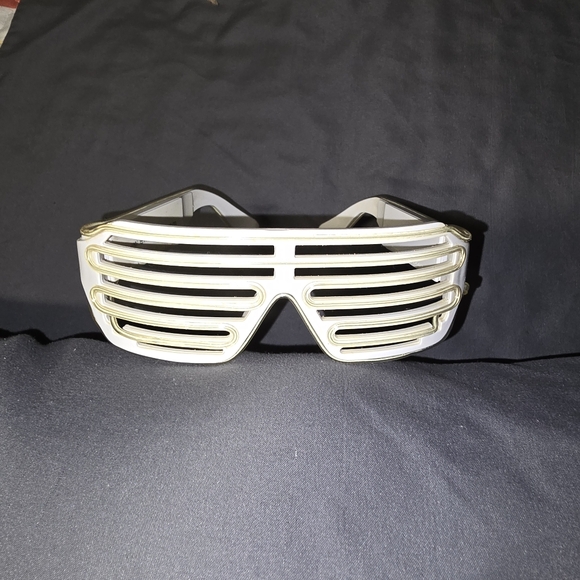 {SOLD} Elite Eyewear Wireless Light-Up Shutter Shades (Blue/White Frame) - Picture 4 of 8